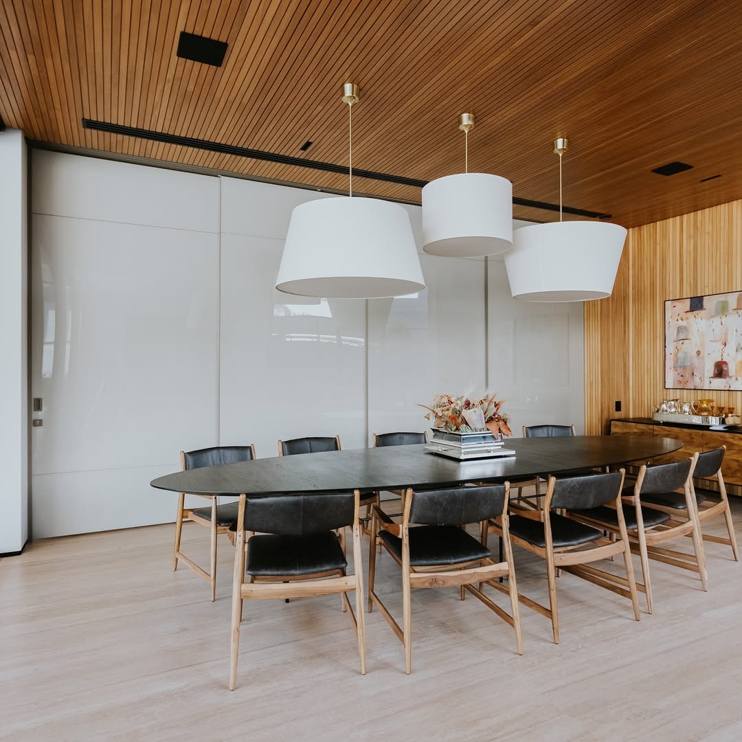 Conectando espaços, redefinindoambientes. As portas deslizantes NOX unemambientes quando abertos (2)